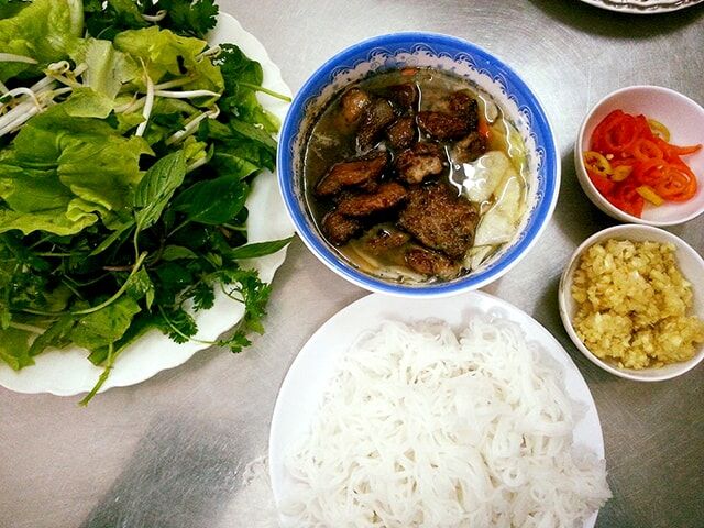 Start your Hanoi Travel with a flavorful meal